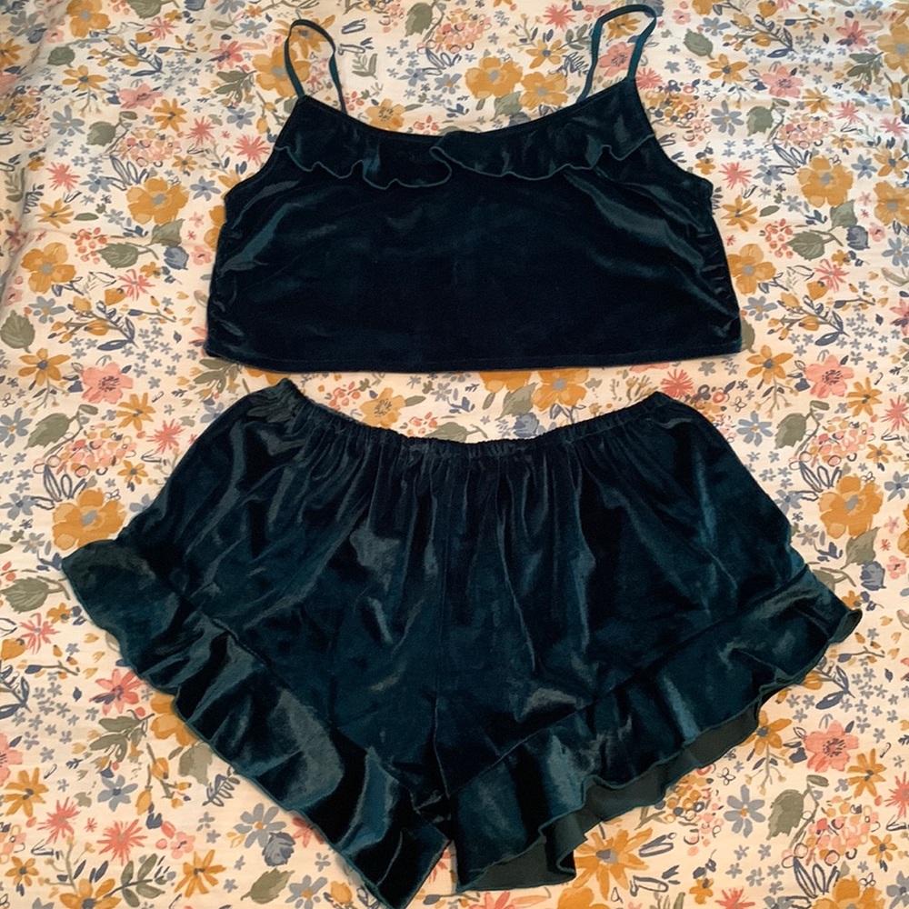 Mentionables Velvet Sleep Set